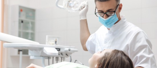 Chirurgiens-dentistes : le Guide des contrats remis à jour