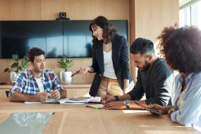 Un directeur d'établissement peut-il représenter les salariés au CSE ?