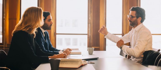 Commissaires de justice : précisions sur l'exercice de la profession en société